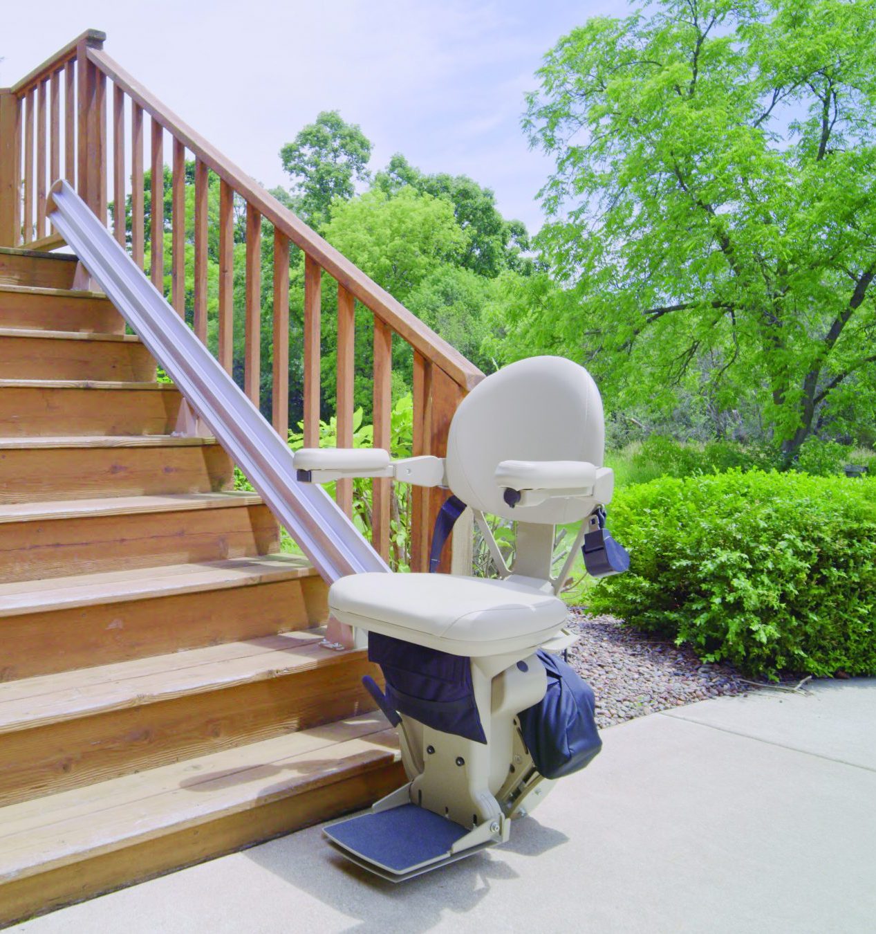 Outdoor bruno stair lift