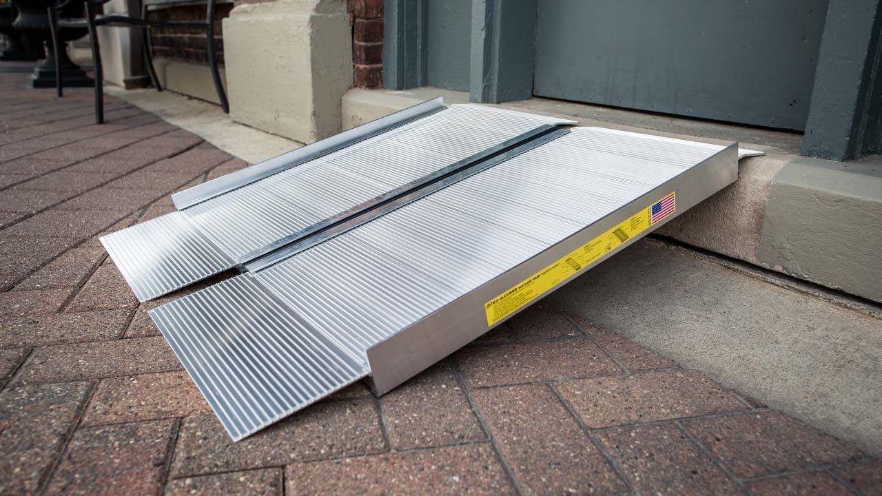 Singlefold ramp leading to a door